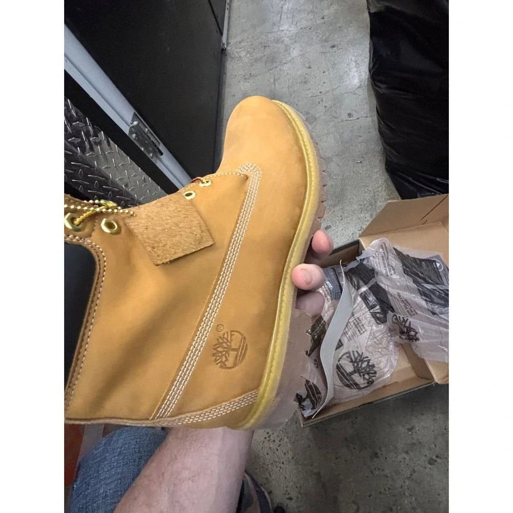 NEW Authentic Timberland 6 Inch Boot Wheat Nubuck Waterproof size 11M